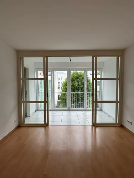 Sonnige 2-Zimmer Wohnung mit Balkon im 2. OG in Berlin-Buckow.Provisionsfrei — photo 1